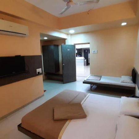 Sugandha Lodge Solapur Exterior foto