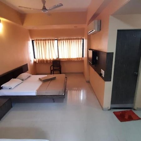 Sugandha Lodge Solapur Exterior foto