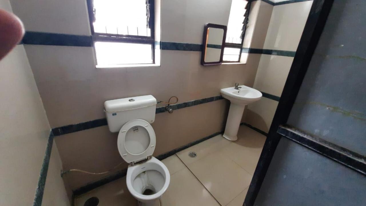 Sugandha Lodge Solapur Exterior foto